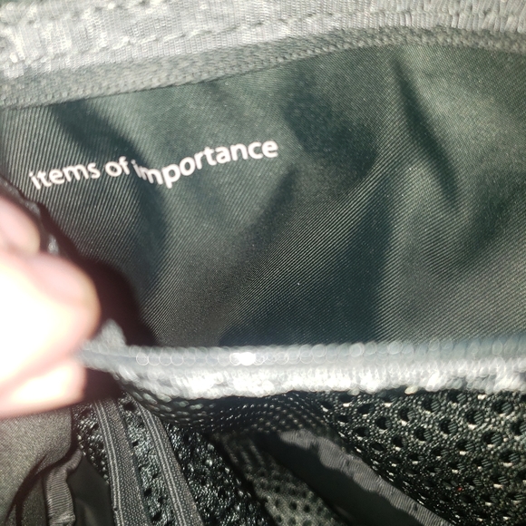 Lululemon Go Lightly Bag 12L - Picture 5 of 16